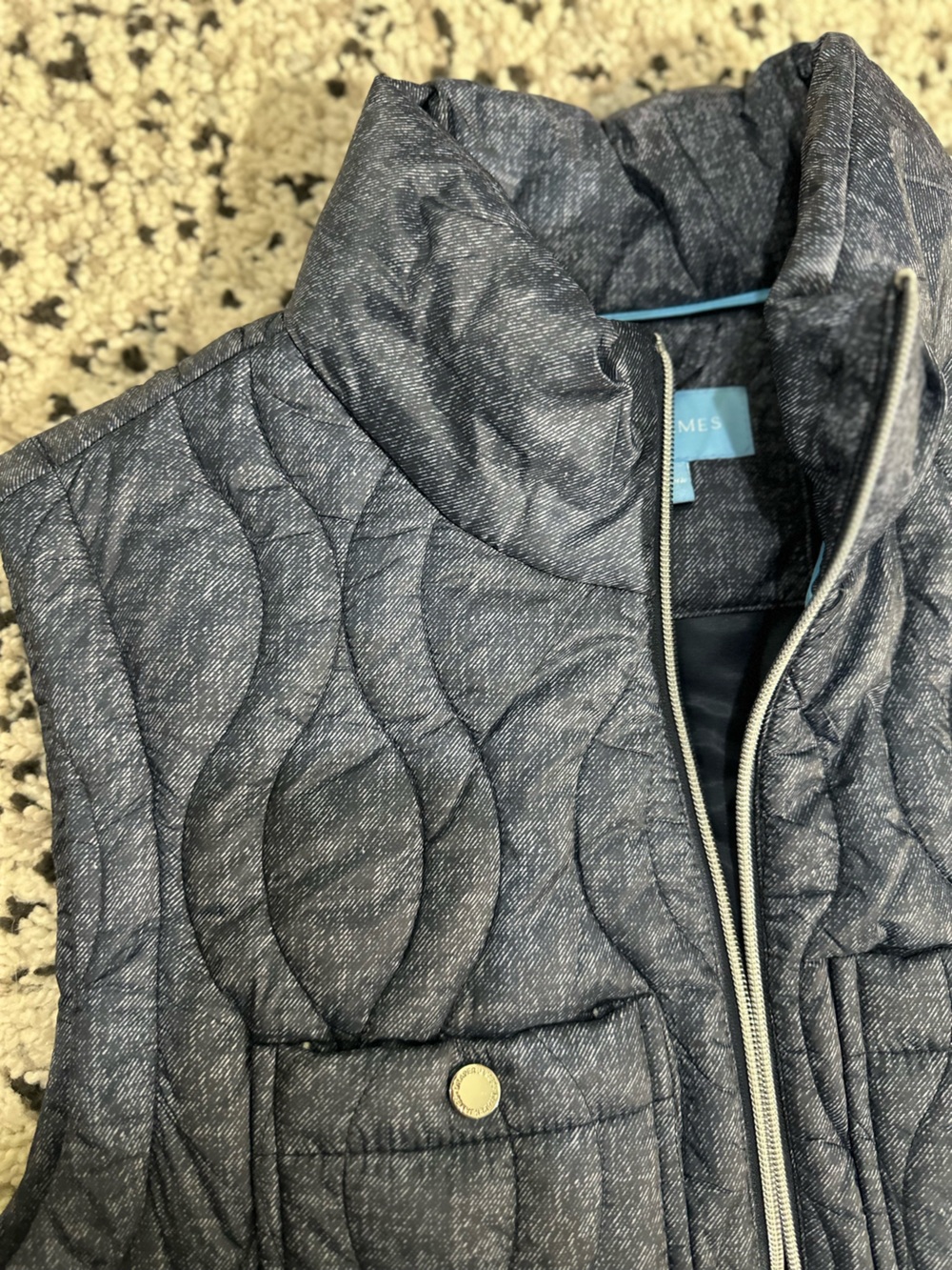 Draper James Quilted Vest in Deep Navy- Water resistant size L - Picture 3 of 10